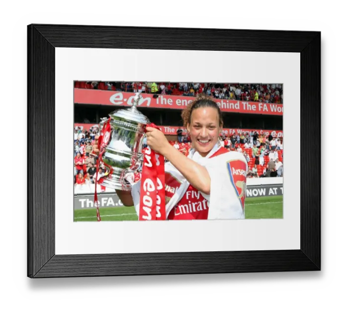 Framed Print : Lianne Sanderson (Arsenal) with the FA Cup