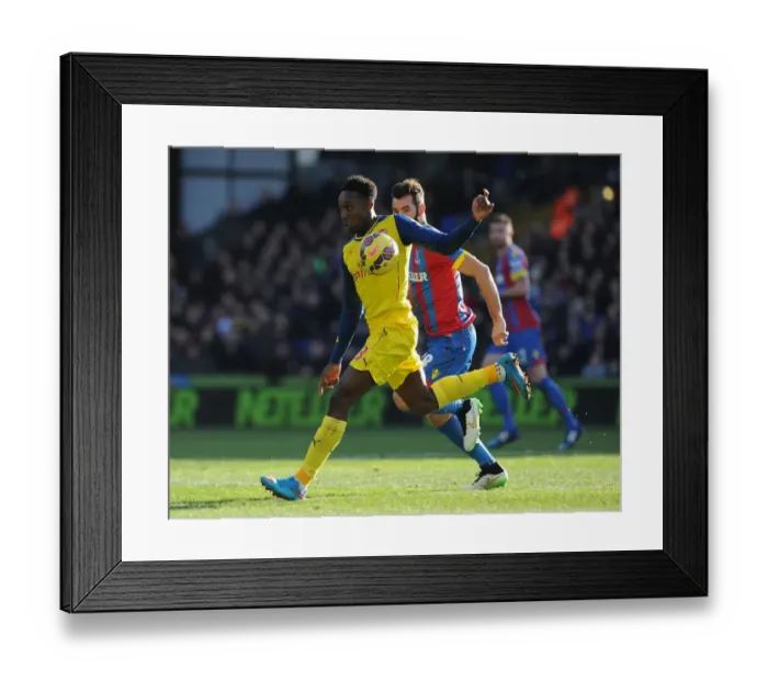 Framed Print : Danny Welbeck Breaks Past Joe Ledley: Crystal Palace vs. Arsenal, Premier League 2014-15