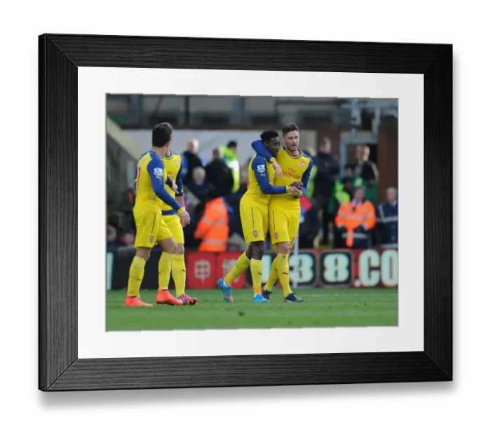 Framed Print : Giroud and Welbeck Celebrate Arsenal's Victory: Crystal Palace vs Arsenal, Premier League 2014-15