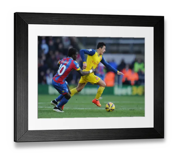 Framed Print : Alexis Sanchez Dashes Past Crystal Palace: Arsenal vs Crystal Palace, Premier League 2014-15