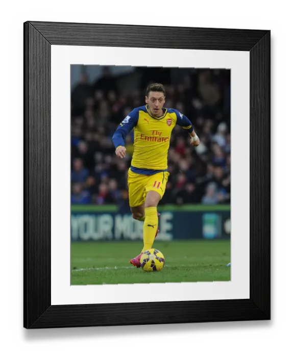 Framed Print : Mesut Ozil in Action: Crystal Palace vs Arsenal, Premier League 2014-15