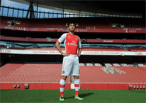 Ryo Miyaichi (Arsenal). Arsenal 1st Team Photocall. Emirates Stadium, 7  /  8  /  14. Credit