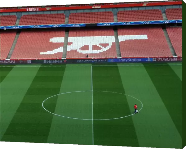 Emirates Stadium: Arsenal v AS Monaco - UEFA Champions League Round of 16 Pitch Preparation (2015)