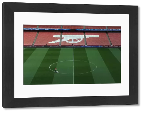 Arsenal's Prepared Emirates Stadium for Monaco Clash (2015): A Closer Look at the Marked Pitch