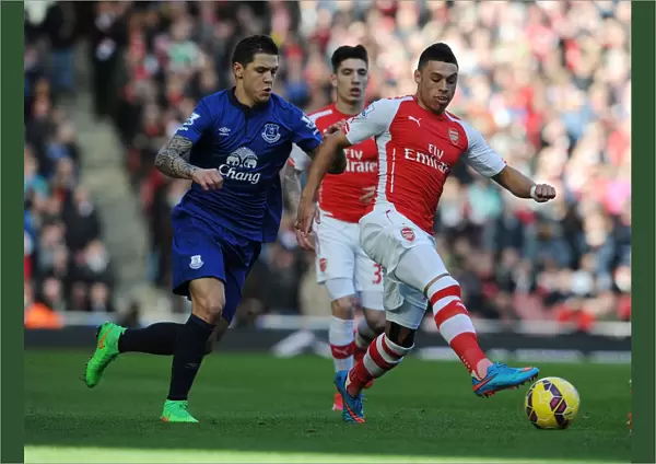 Arsenal's Oxlade-Chamberlain Outmaneuvers Everton's Besic in Premier League Clash
