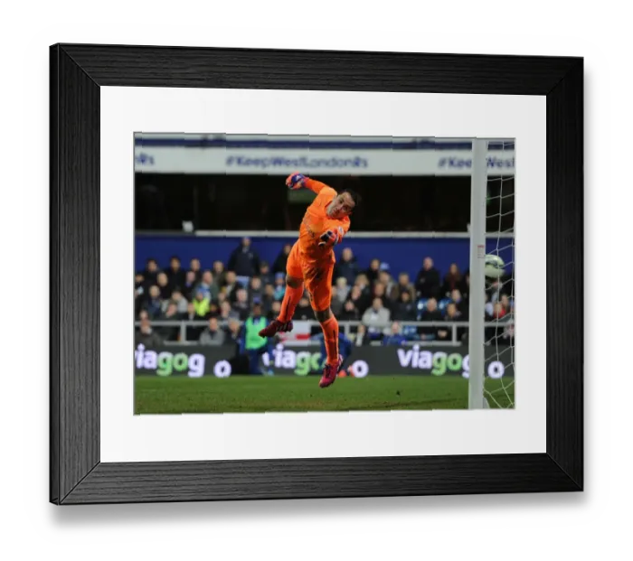 Framed Print : David Ospina: Arsenal Goalkeeper in Action Against Queens Park Rangers (2015) Framed Print : David Ospina: Arsenal Goalkeeper in Action Against Queens Park Rangers (2015)