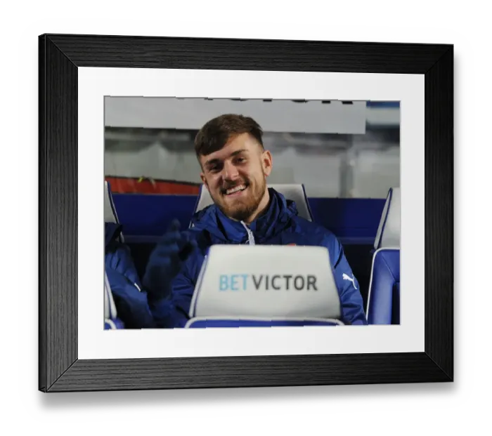 Framed Print : Arsenal's Aaron Ramsey Prepares for Queens Park Rangers Clash (2014-15) Framed Print : Arsenal's Aaron Ramsey Prepares for Queens Park Rangers Clash (2014-15)