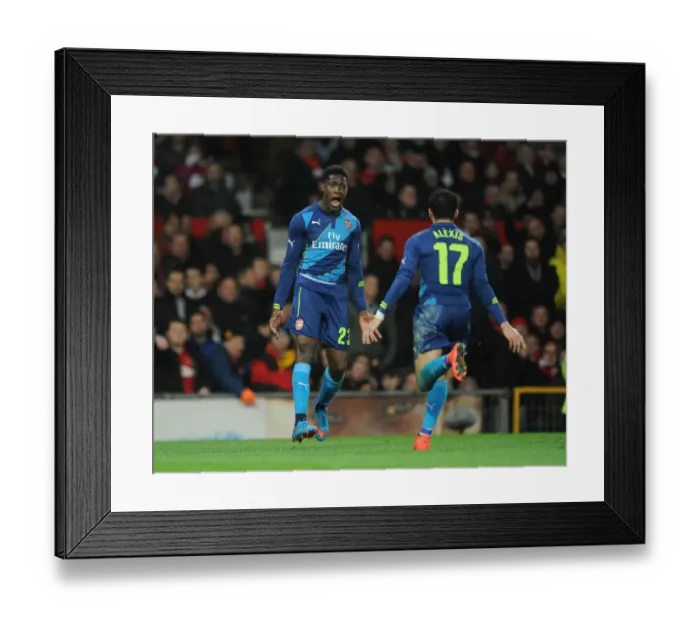 Framed Print : Arsenal's FA Cup Triumph: Welbeck and Sanchez's Unforgettable Goal Celebration Against Manchester United