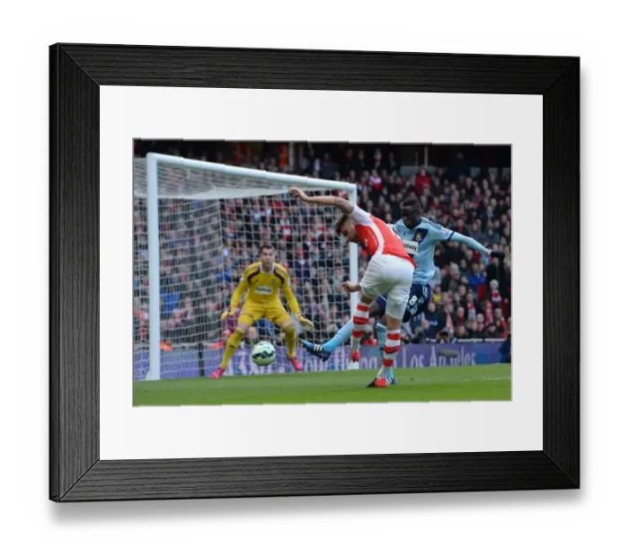 Framed Print : Olivier Giroud (Arsenal) Cheikhou Kouyate (West Ham). Arsenal 3: 0 West Ham United Framed Print : Olivier Giroud (Arsenal) Cheikhou Kouyate (West Ham). Arsenal 3: 0 West Ham United