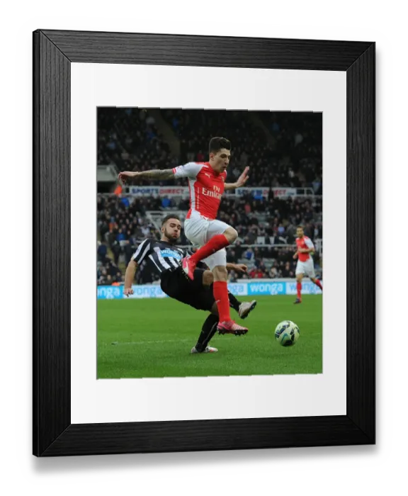Framed Print : Hector Bellerin Outruns Adam Armstrong: Newcastle United vs Arsenal, Premier League 2015 Framed Print : Hector Bellerin Outruns Adam Armstrong: Newcastle United vs Arsenal, Premier League 2015