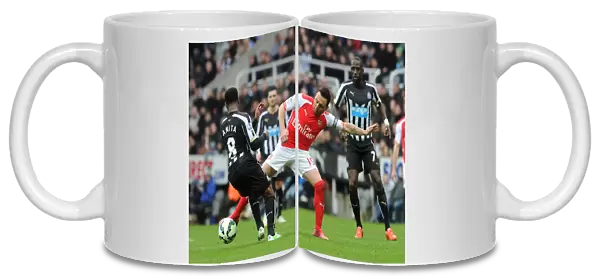 Santi Cazorla (Arsenal) Vernon Anita (Newcastle). Newcastle United 1: 2 Arsenal. Barclays