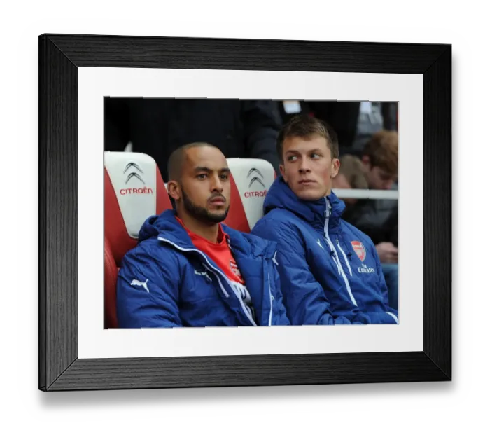 Framed Print : Arsenal Bench: Theo Walcott and Matt Macey (2014-15) - Ready Reserves vs Liverpool