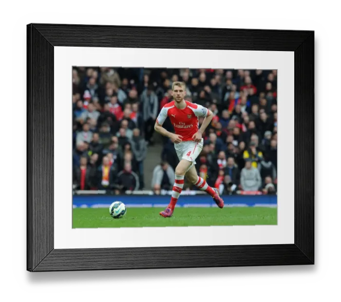 Framed Print : Per Mertesacker's Intense Focus: Arsenal vs Liverpool Clash (2015)