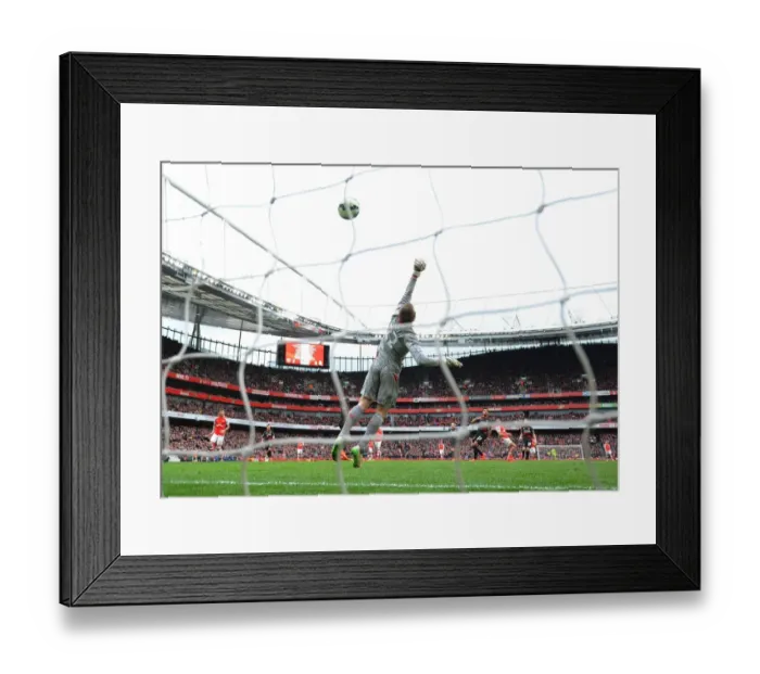 Framed Print : Alexis Sanchez's Thrilling Goal: Arsenal's Triumph Over Liverpool in the 2014-15 Premier League