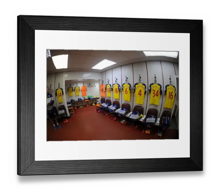 Framed Print : Arsenal Changing Room Before Burnley Match, Premier League 2014 / 15 Framed Print : Arsenal Changing Room Before Burnley Match, Premier League 2014 / 15