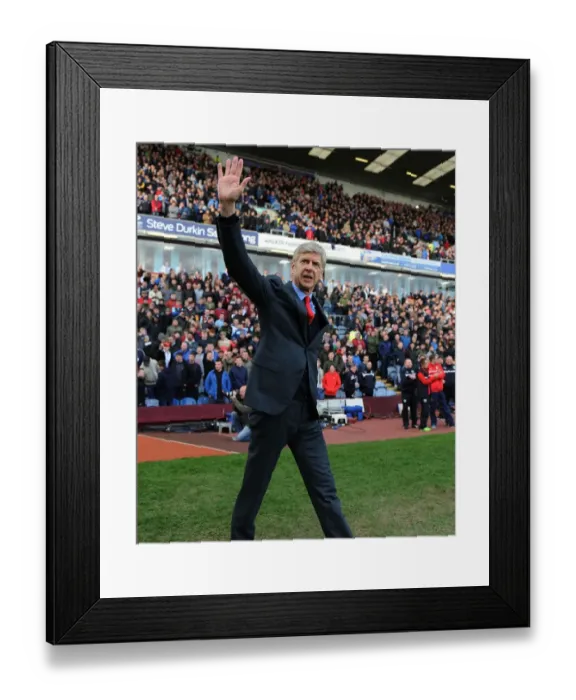 Framed Print : Farewell Wave: Arsene Wenger Bids Adieu to Arsenal Fans at Burnley's Turf Moor (2014 / 15)