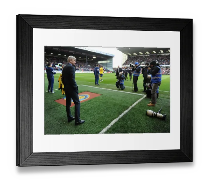 Framed Print : Arsene Wenger the Arsenal Manager. Burnley 0: 1 Arsenal. Barclays Premier League. Turf Moor