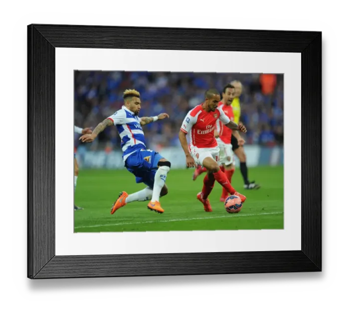 Framed Print : FA Cup Semi-Final Showdown: Theo Walcott vs. Daniel Williams - Arsenal vs. Reading