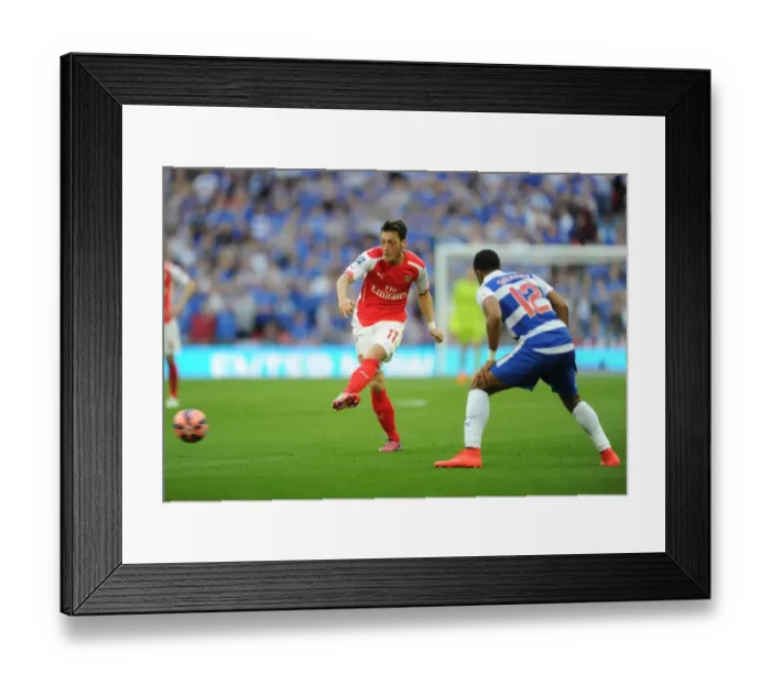 Framed Print : Mesut Ozil (Arsenal) Gareth McCleary (Reading). Arsenal 2: 1 Reading, after extra time