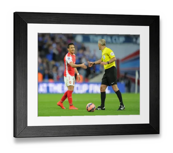 Framed Print : FA Cup Semi-Final Handshake: Alexis Sanchez and Martin Atkinson (Arsenal vs. Reading, 2015)