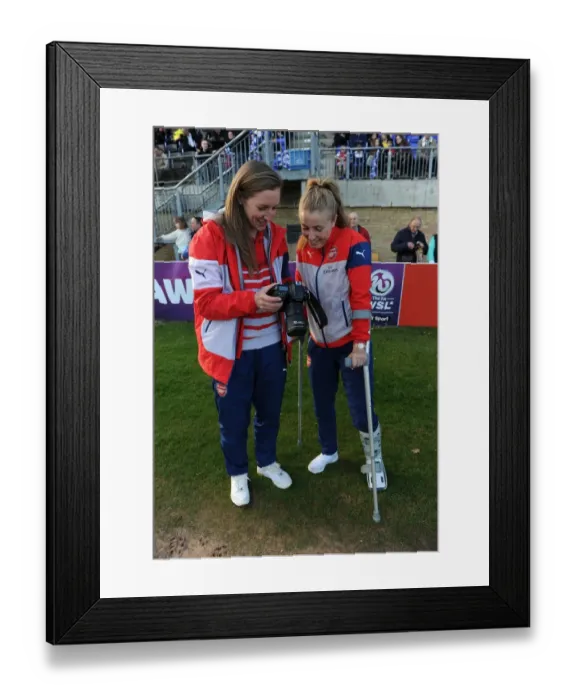 Framed Print : Arsenal Ladies: Pre-Match Camaraderie - Siobhan Chamberlain Shares Moment with Leah Williamson Framed Print : Arsenal Ladies: Pre-Match Camaraderie - Siobhan Chamberlain Shares Moment with Leah Williamson