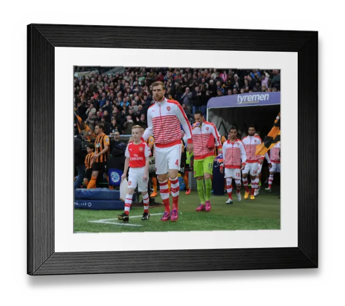 Framed Print : Per Mertesacker: Focused and Ready - Arsenal vs Hull City, May 2015 Framed Print : Per Mertesacker: Focused and Ready - Arsenal vs Hull City, May 2015