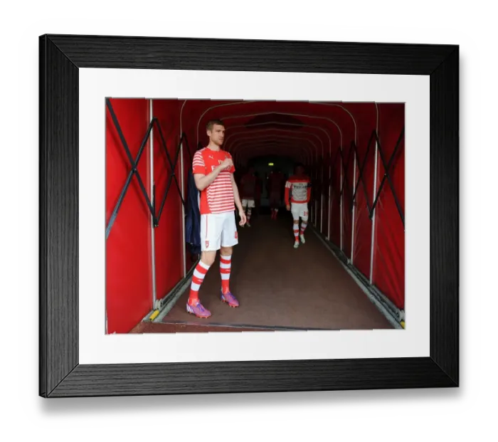 Framed Print : Per Mertesacker: Focused and Ready - Arsenal vs Swansea City, Premier League 2014 / 15 Framed Print : Per Mertesacker: Focused and Ready - Arsenal vs Swansea City, Premier League 2014 / 15
