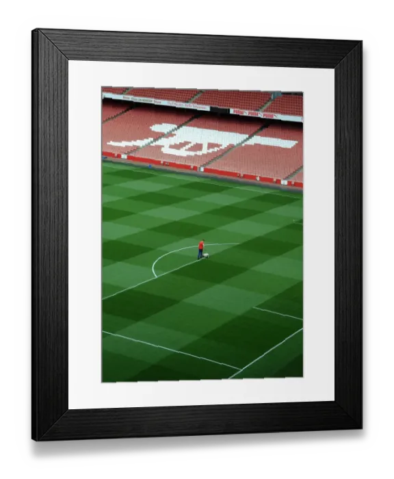 Framed Print : Arsenal vs Swansea City: Premier League Showdown at Emirates Stadium (2014 / 15) - Pitch Ready