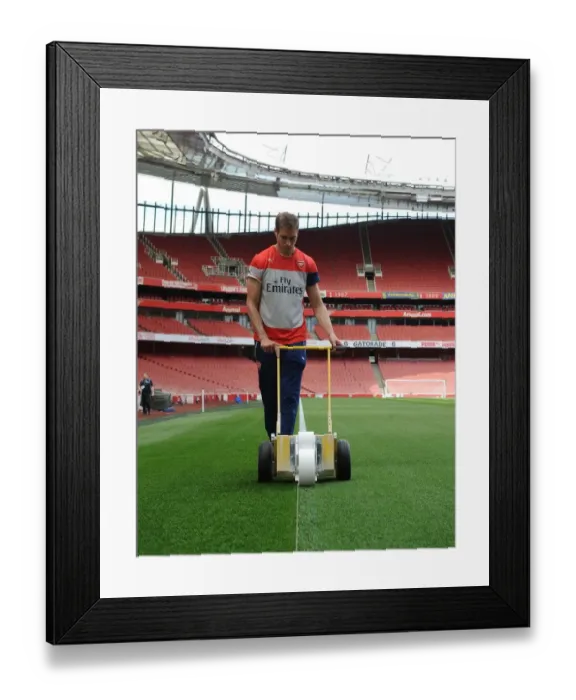 Framed Print : Pitch Preparation at Emirates Stadium: Arsenal vs. Swansea City (2014 / 15) Framed Print : Pitch Preparation at Emirates Stadium: Arsenal vs. Swansea City (2014 / 15)