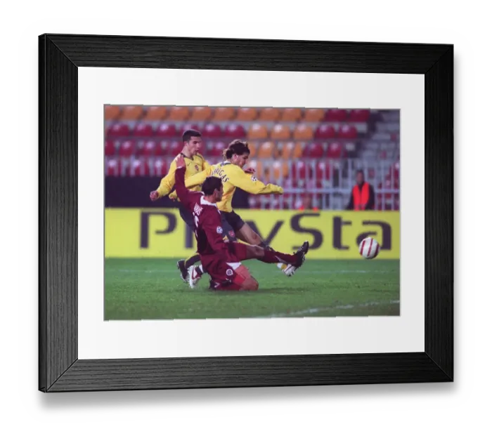 Framed Print : Fabregas Shines: Arsenal's 2-0 Victory Over Sparta Prague in the Champions League Framed Print : Fabregas Shines: Arsenal's 2-0 Victory Over Sparta Prague in the Champions League
