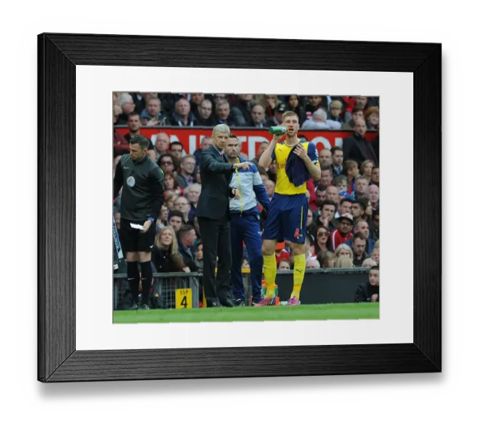 Framed Print : Arsene Wenger Coaching Per Mertesacker at Old Trafford (2014-15) Framed Print : Arsene Wenger Coaching Per Mertesacker at Old Trafford (2014-15)