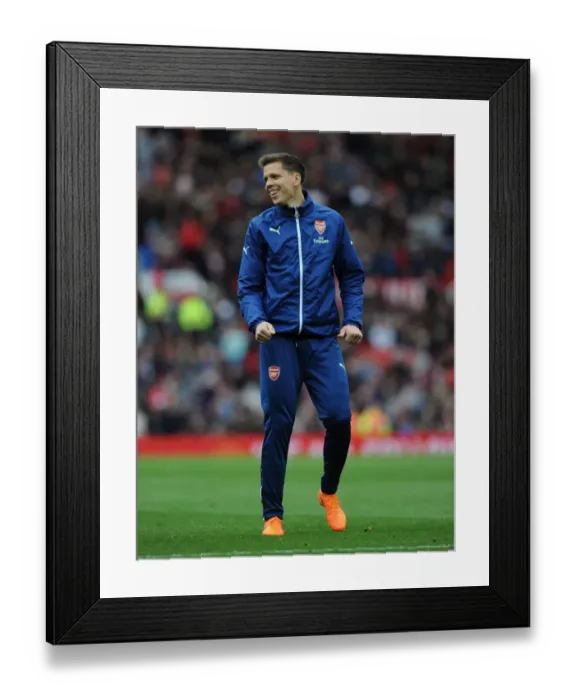 Framed Print : Arsenal's Szczesny Faces Off Against Manchester United at Old Trafford (2014-15) Framed Print : Arsenal's Szczesny Faces Off Against Manchester United at Old Trafford (2014-15)