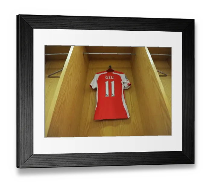 Framed Print : Mesut Ozil: Arsenal Changing Room Moment before Arsenal vs Sunderland (2015) Framed Print : Mesut Ozil: Arsenal Changing Room Moment before Arsenal vs Sunderland (2015)