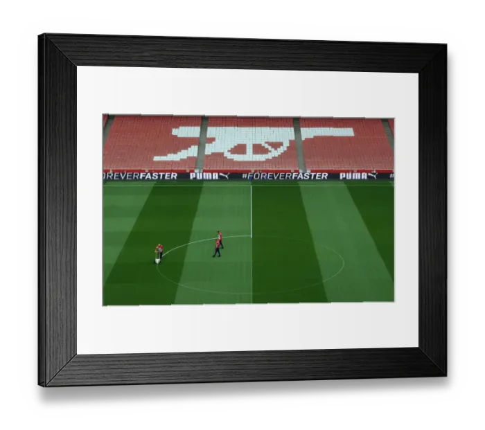 Framed Print : Arsenal vs. Sunderland (2014-15) - Pitch Marking at Emirates Stadium, London Framed Print : Arsenal vs. Sunderland (2014-15) - Pitch Marking at Emirates Stadium, London