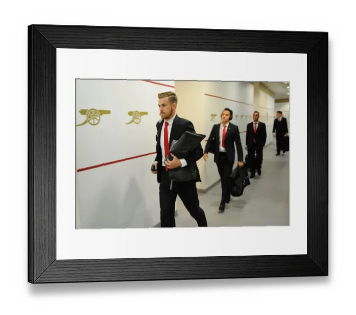 Framed Print : Aaron Ramsey Prepares for Arsenal vs. Sunderland (2014-15) Framed Print : Aaron Ramsey Prepares for Arsenal vs. Sunderland (2014-15)
