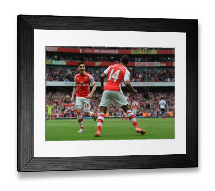 Framed Print : Arsenal: Walcott and Bellerin Celebrate Goal Against West Brom (2014-15)