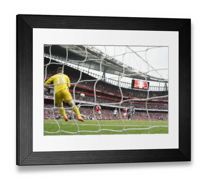 Framed Print : LONDON, ENGLAND - MAY 24: Jack Wilshere shoots past West Brom goalkeeper Boaz Myhill Framed Print : LONDON, ENGLAND - MAY 24: Jack Wilshere shoots past West Brom goalkeeper Boaz Myhill
