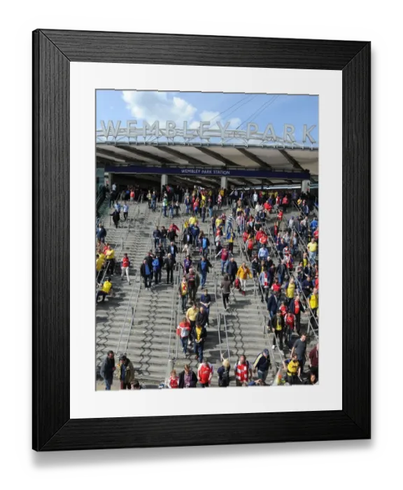 Framed Print : Throngs of Arsenal Fans Converging on Wembley Park for the FA Cup Final Framed Print : Throngs of Arsenal Fans Converging on Wembley Park for the FA Cup Final