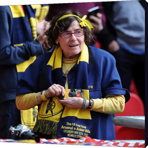 Arsenal fan Maria before the match. Arsenal 4: 0 Aston Villa. FA Cup Final. Wembley Stadium, 30  /  5  /  15