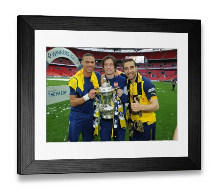Framed Print : Arsenal Wins FA Cup: Arsenal Players Celebrate Victory over Aston Villa (2015)