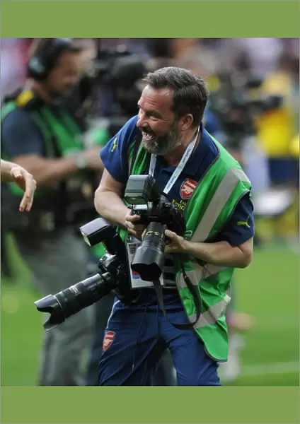 Arsenal photographer Stuart MacFarlane after the match. Arsenal 4: 0 Aston Villa. FA Cup Final