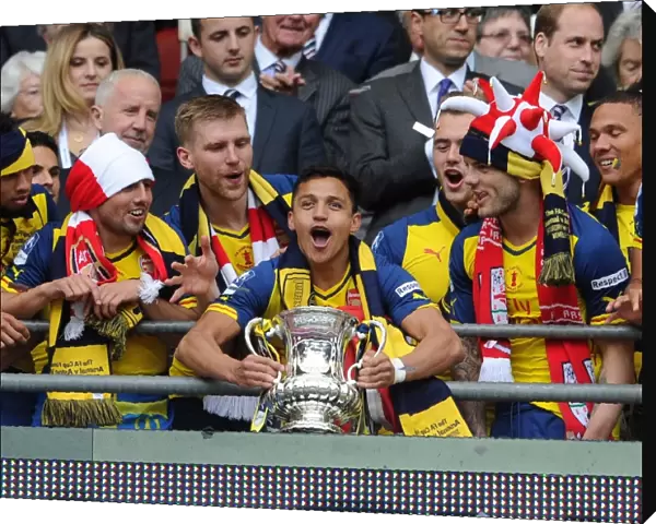 Alexis Sanchez (Arsenal) lift the FA Cup after the match. Arsenal 4: 0 Aston Villa