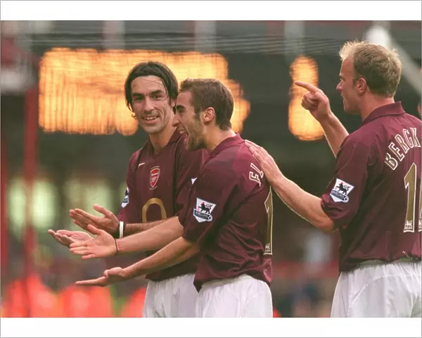 Robert Pires celebrates scoring Arsenals goal from the penalty spot with Matthieu Flamini
