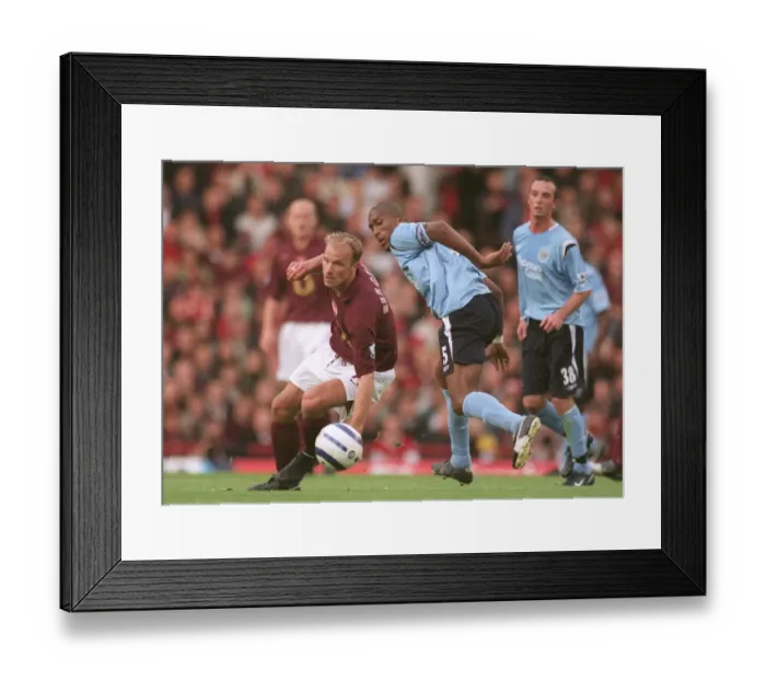 Framed Print : Dennis Bergkamp (Arsenal) Sylvain Distin (Man City)