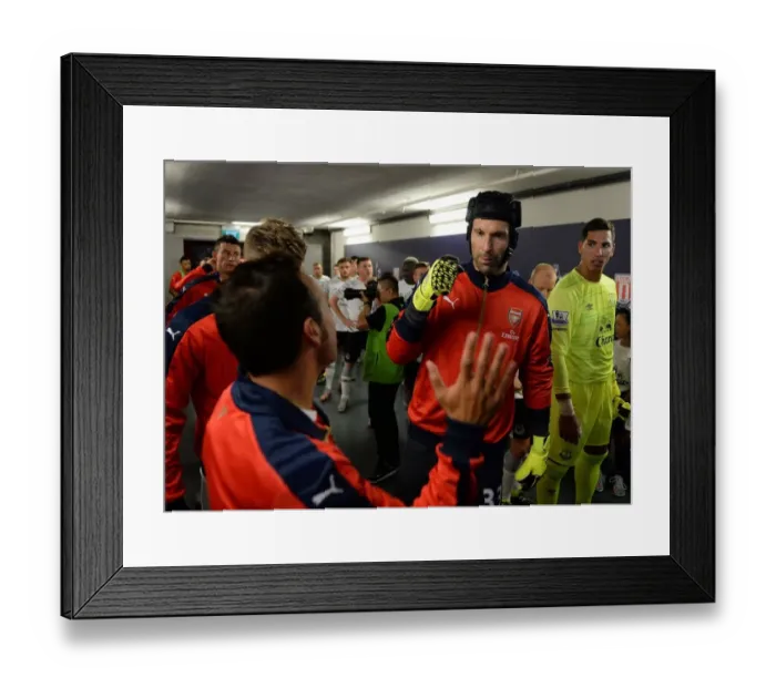 Framed Print : Petr Cech: Arsenal Goalkeeper in the Tunnel Before Arsenal v Everton (Asia Trophy 2015-16) Framed Print : Petr Cech: Arsenal Goalkeeper in the Tunnel Before Arsenal v Everton (Asia Trophy 2015-16)