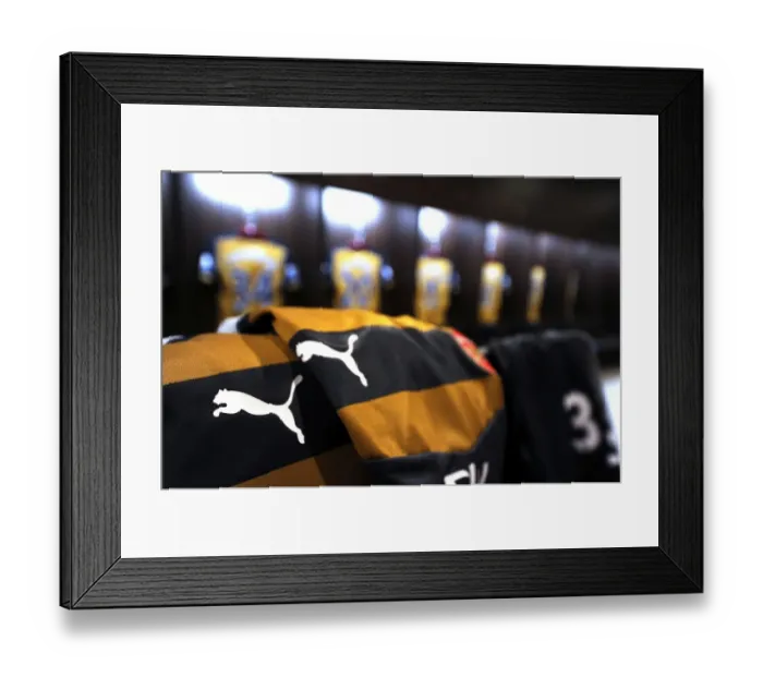 Framed Print : Arsenal Football Club: Preparing for the Barclays Asia Trophy in Singapore Framed Print : Arsenal Football Club: Preparing for the Barclays Asia Trophy in Singapore