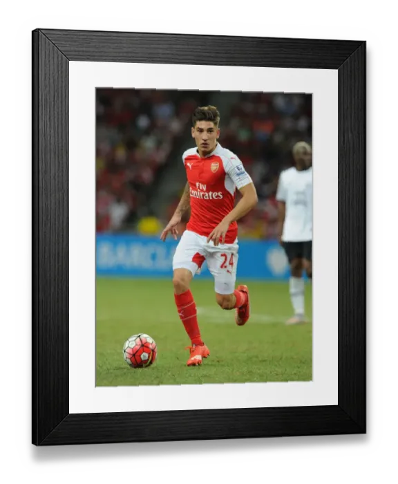 Framed Print : Arsenal's Hector Bellerin in Action against Everton at 2015-16 Barclays Asia Trophy