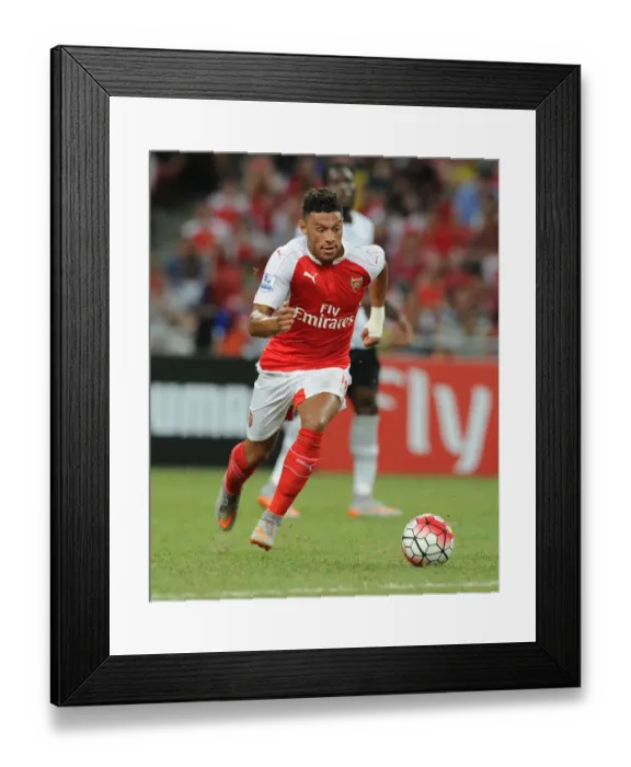 Framed Print : Arsenal's Alex Oxlade-Chamberlain in Action Against Everton at 2015-16 Barclays Asia Trophy, Singapore