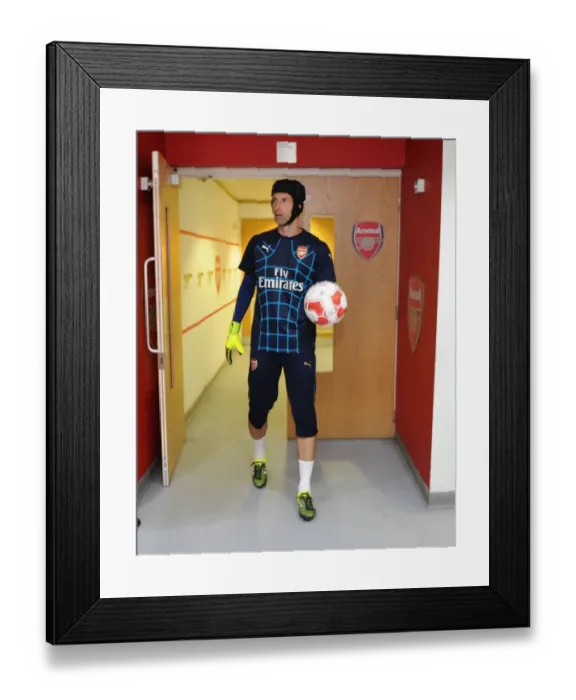 Framed Print : Arsenal's Petr Cech Readies for Arsenal vs. Olympique Lyonnais at Emirates Cup 2015 / 16 Framed Print : Arsenal's Petr Cech Readies for Arsenal vs. Olympique Lyonnais at Emirates Cup 2015 / 16