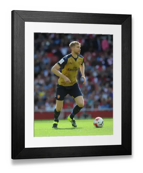 Framed Print : Per Mertesacker in Action: Arsenal vs Lyonnais, Emirates Cup 2015 / 16